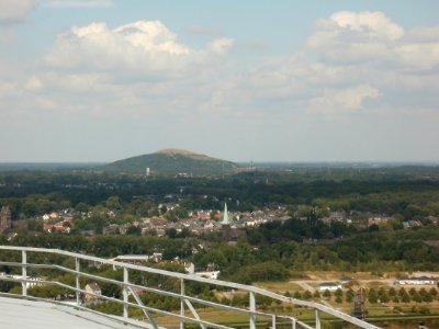 Ausblick vom Gasometer Oberhausen am 23 08 2012 mit Sicht zur Haniel Halde Bottrop