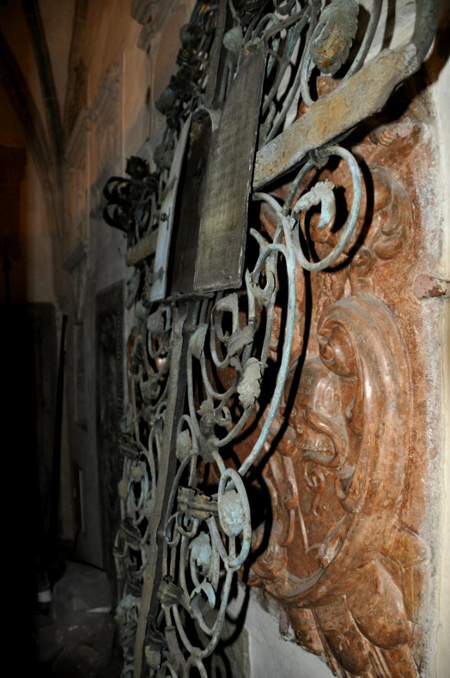 Augsburg Domkreuzgang Nr099 und Grabkreuz