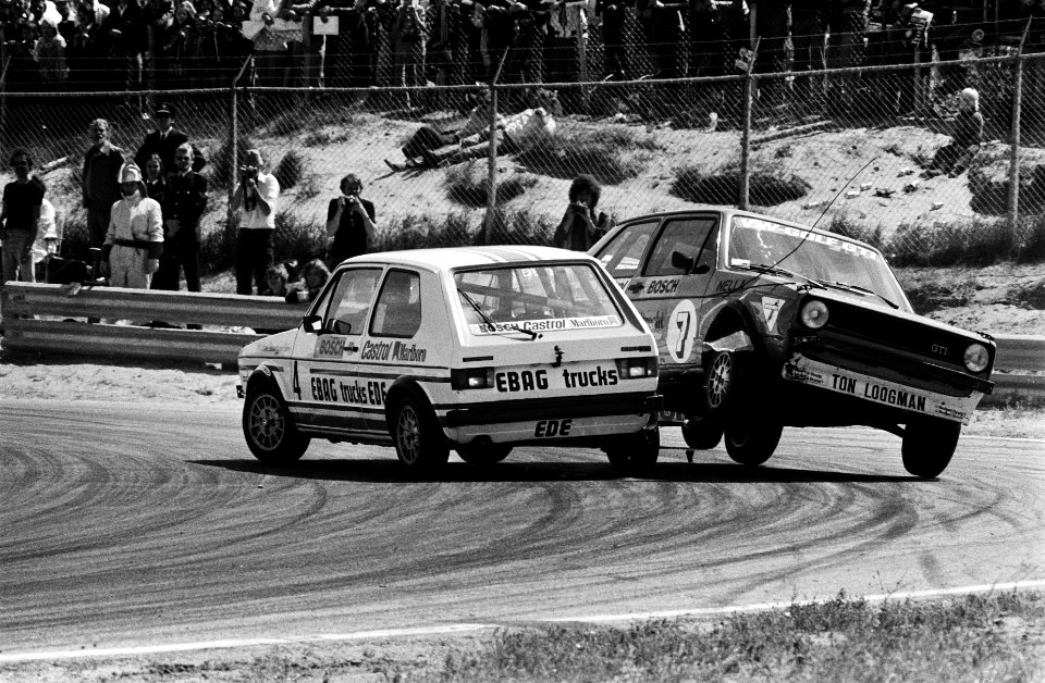Autoraces Zandvoort VW golf GTI race, Martin Bourgondie (l) spint, Nella Kruizi, Bestanddeelnr 929-7782