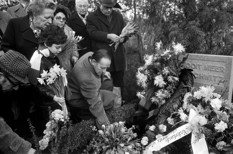 Auschwitzherdenking op Nieuwe Oosterbegraafplaats in Amsterdam belangstellenden, Bestanddeelnr 928-3788