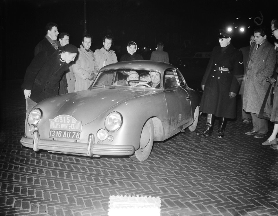 Autorally Monte Carlo pass-controle Amsterdam. R. Cuchot Frankrijk, Bestanddeelnr 905-4962