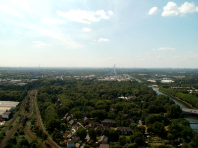 Ausblick vom Gasometer Oberhausen am 23 08 2012 mit Sicht über BAB Bahnlinie und Kraftwerk