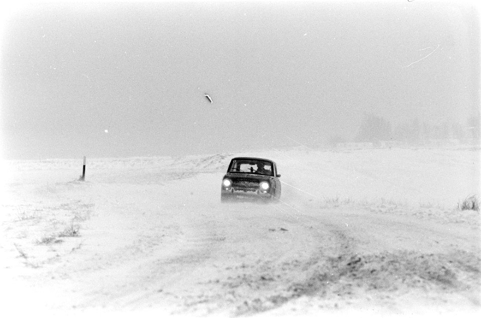 Autos in de sneeuw, Bestanddeelnr 922-0962