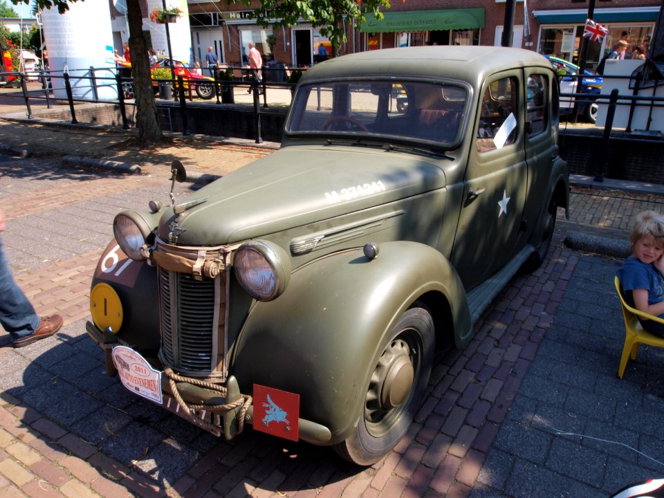 Austin Ten saloon at the SPECIAAL Auto Evenement Nijkerk 2011, pic3