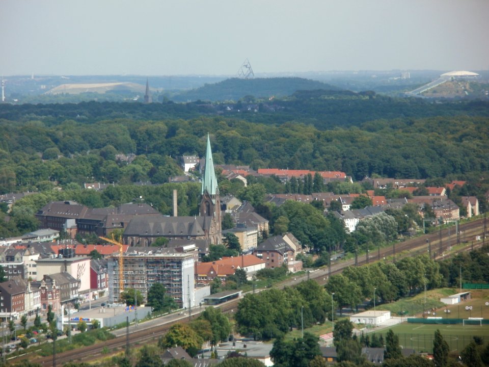 Ausblick vom Gasometer Oberhausen am 23 08 2012 mit Sicht zum Tetraeder Bottrop