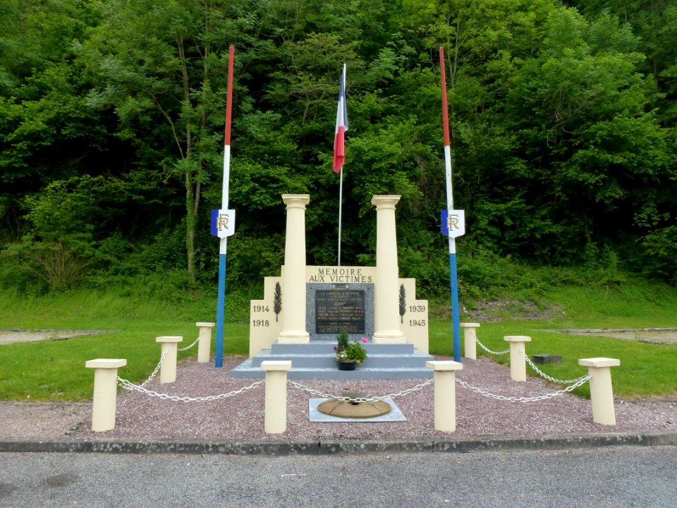 Authou (Eure, Fr) monument aux morts
