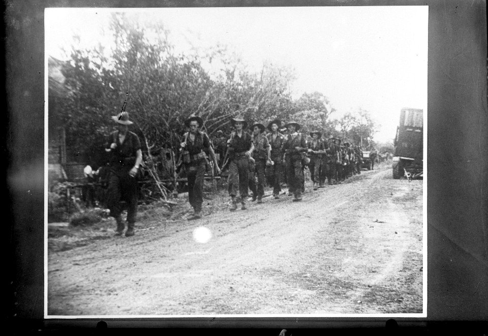 Australiers bezetten Tarakan, Bestanddeelnr 900-6351