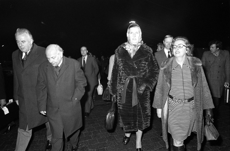 Australische premier Edwin G Whitlam en echtgenote op Schiphol vlnr Whitla, Bestanddeelnr 927-6731