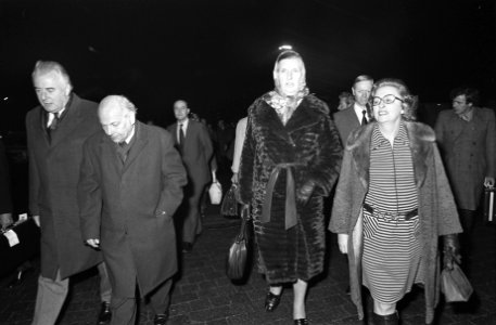 Australische premier Edwin G Whitlam en echtgenote op Schiphol vlnr Whitla, Bestanddeelnr 927-6731