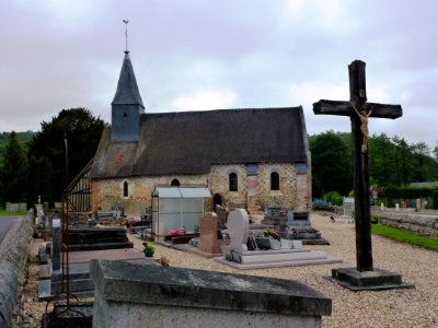 Authou (Eure, Fr) église et croix de cimetière