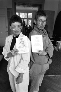 Auteurs Marijke Smit (l) en Lorette Jongejans (r) van het boekje C&A de stille , Bestanddeelnr 934-4649