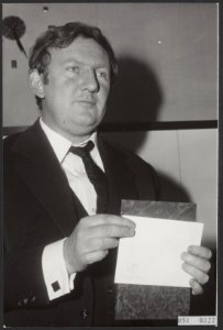 Auteurs, portretten, prijsuitreikingen, henriette holst prijs, claus h, Bestanddeelnr 094-0322
