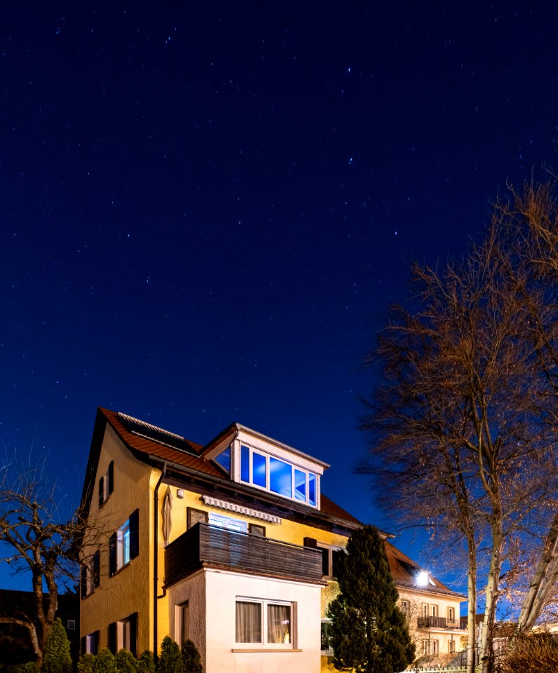 Autenriethstraße 21 in Tübingen mit Sternenhimmel 2019
