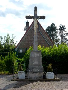Autingues (Pas-de-Calais) monument aux morts