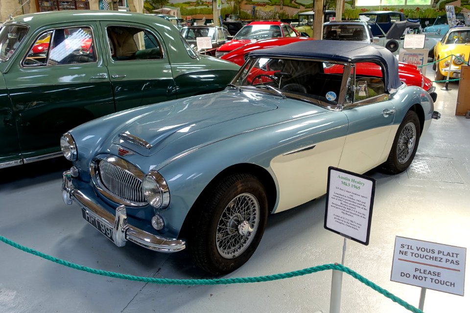 Austin Healey Mk3 BJ8 2+2 1965 - Bentley Wildfowl and Motor Museum - Halland, East Sussex, England - DSC05832
