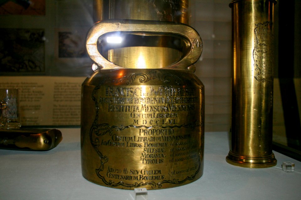 Authentic standard weight measure of Vienna from 1756