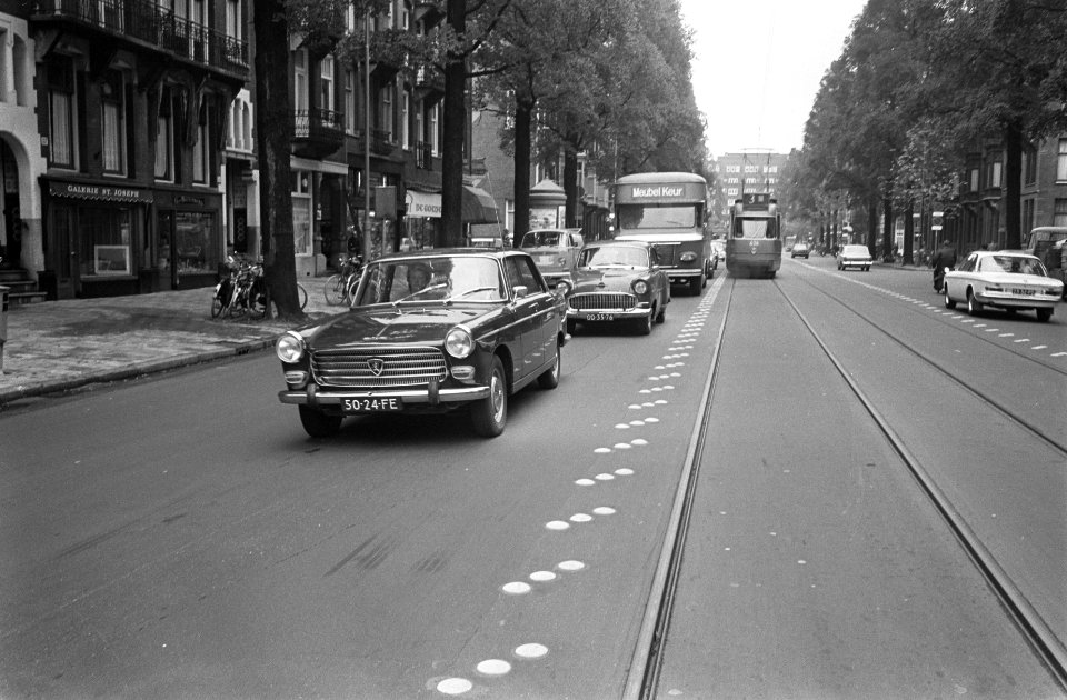 Auto's, verkeersveiligheid, straatbeelden, trams, openbaar vervoer, Bestanddeelnr 921-7195
