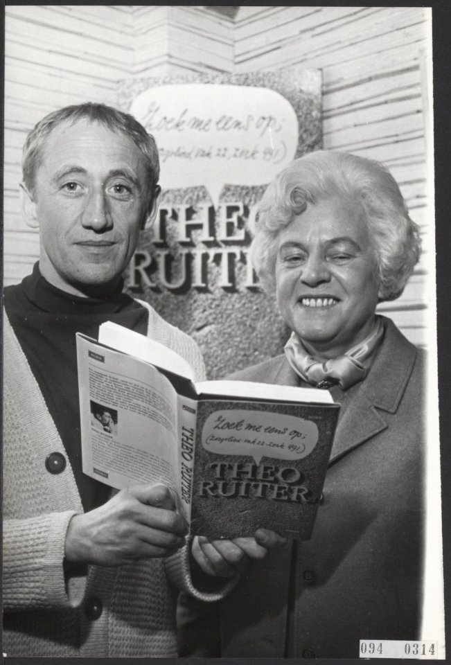 Auteurs, uitgeverijen, boeken, verzet, cafes, ruiter th, domber y van, Bestanddeelnr 094-0314