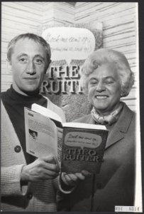 Auteurs, uitgeverijen, boeken, verzet, cafes, ruiter th, domber y van, Bestanddeelnr 094-0314