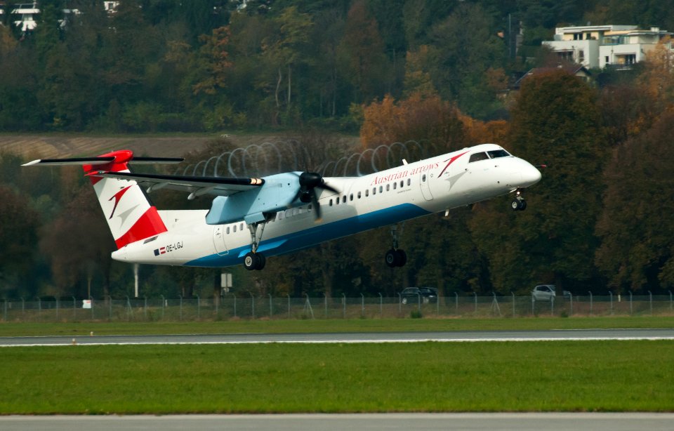 Austrian arrows OE-LGJ at Innsbruck