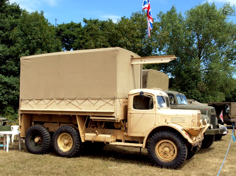 Austin Motor Company truck with boom pic1