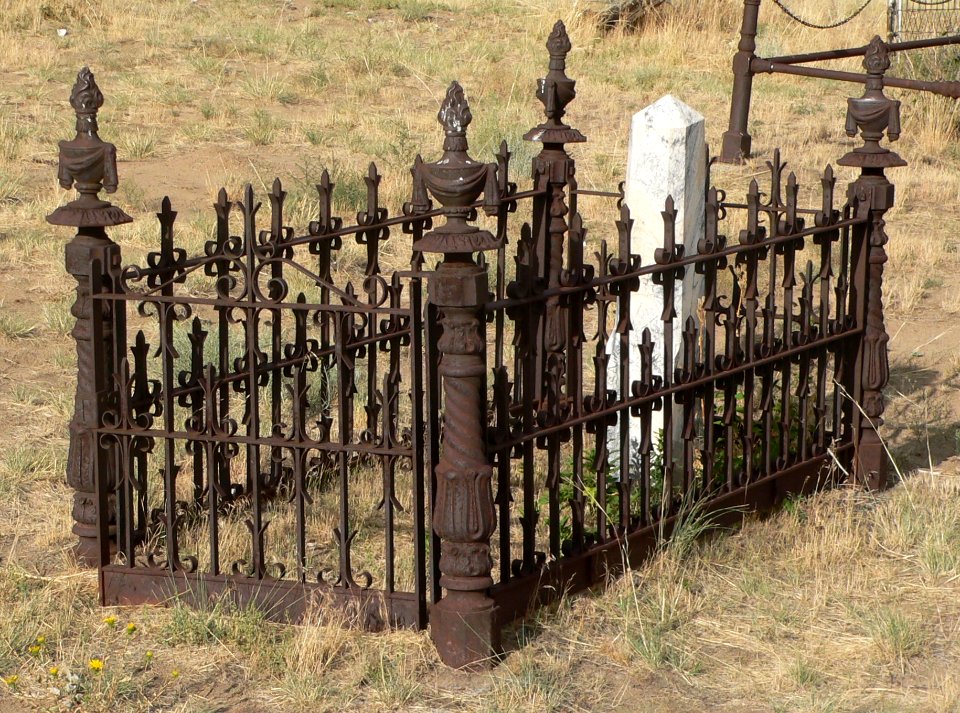 Austin NV cemetery Masonic enclosure 1