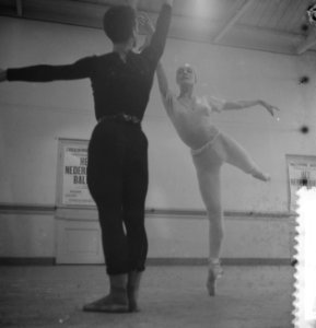 Australische bellerina Joan Cadzow treedt een maand op bij Nederlands ballet, Bestanddeelnr 909-9970