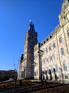 Assemblée nationale du Québec drapeau en berne 01