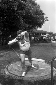 Atletiek Den Haag . Piet van der Kruk in aktie, Bestanddeelnr 921-4952