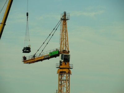 Assembly of a Liebherr tower crane pic-004