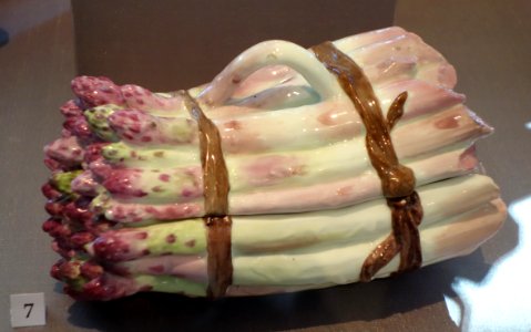 Asparagus tureen, Chelsea, c. 1755, soft-paste porcelain - California Palace of the Legion of Honor - DSC07627