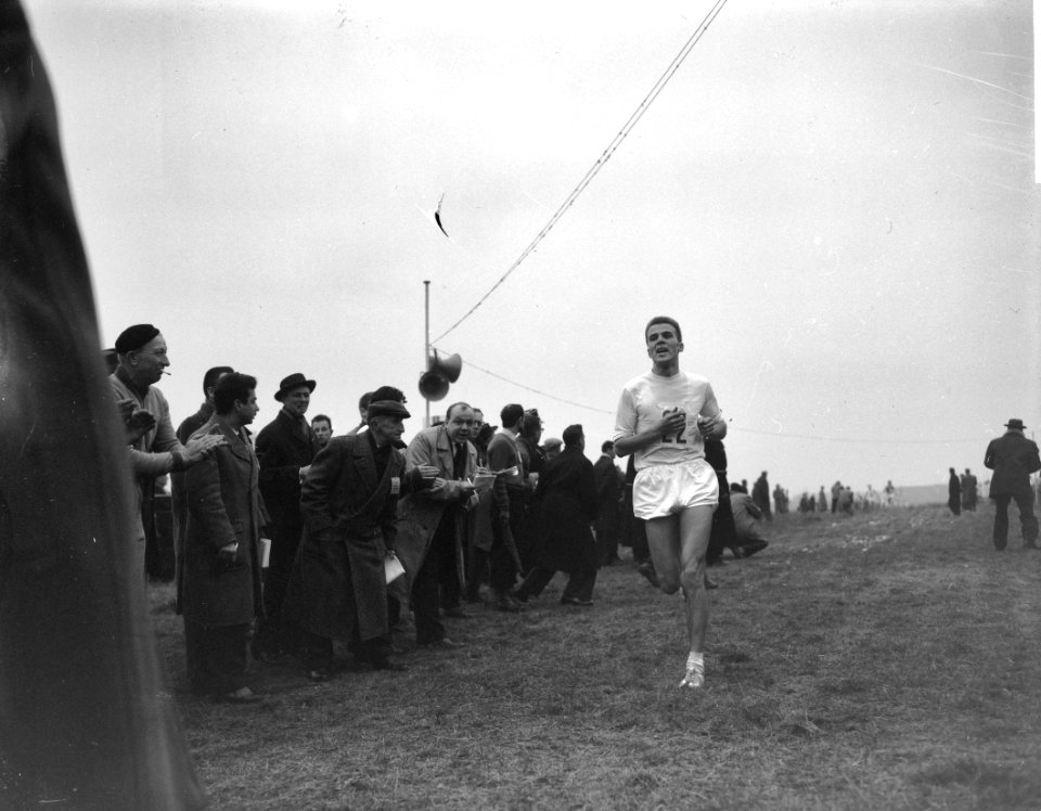 Athletiekcross bij Brussel. Clerkx (22), Bestanddeelnr 913-2005