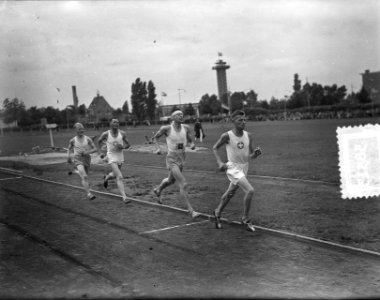 Athletiek Nederland tegen Zwitserland te Rotterdam. Finish 200m 1. Aret (Ned.) ,, Bestanddeelnr 905-8313