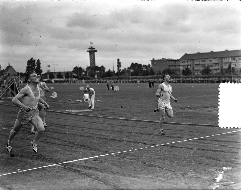 Athletiek Nederland tegen Zwitserland te Rotterdam. Finish 200m 1. Aret (Ned.) ,, Bestanddeelnr 905-8311