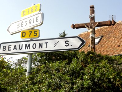 Assé-le-Riboul (Sarthe) croix D75-D162