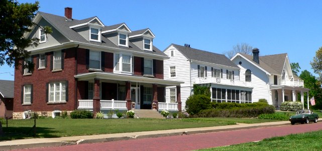 Atchison, Kansas 207-209-223 N. Terrace from SE 1