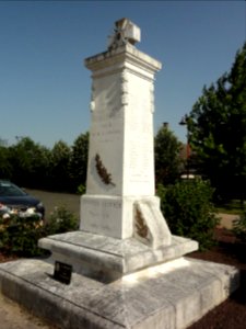 Assé-le-Riboul (Sarthe) monument aux morts