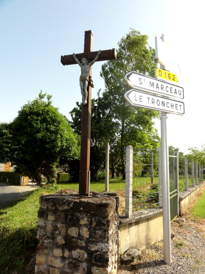 Assé-le-Riboul (Sarthe) croix D162