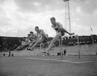 Athletiekwedstrijden Holland tegen Duitsland te Nijmegen 110 meter horden , derd, Bestanddeelnr 909-7440
