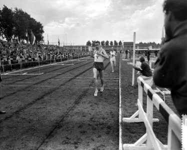 Athletiekkampioenschappen op de Nenijtobaan te Rotterdam finish van Delnoye op de, Bestanddeelnr 910-5232