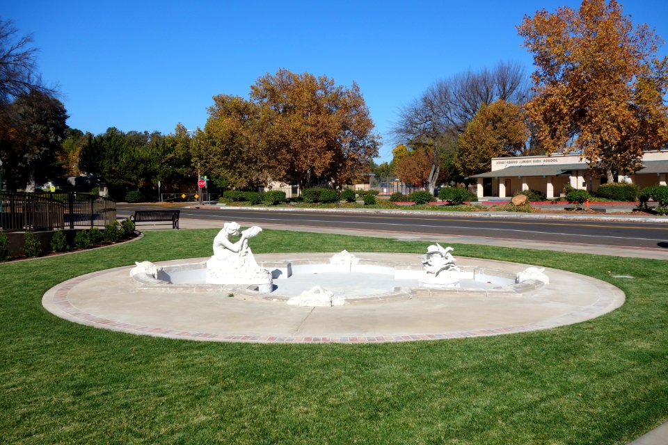 Atascadero City Hall Fountains - Atascadero, CA - DSC05383