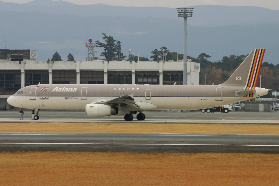 AsianaAirlines A321 kumamoto 20050129 122156