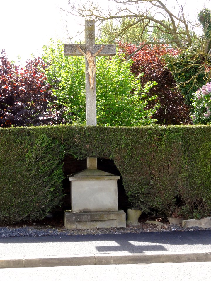 Assis-sur-Serre (Aisne) croix de chemin