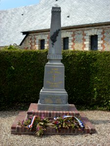 Asnières (Eure, Fr) monument aux morts