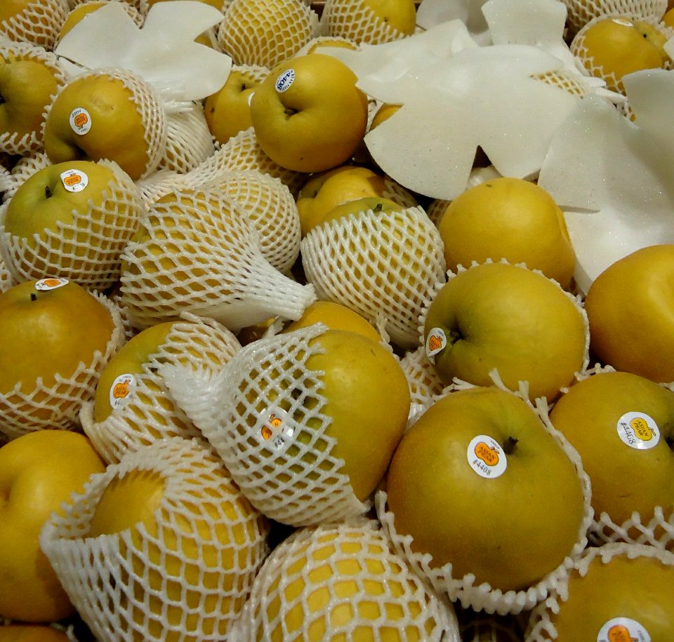 Asian pears at Asian supermarket in New Jersey