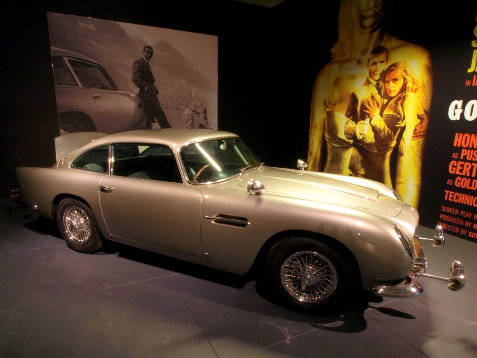 Aston Martin DB5 James Bond photo1