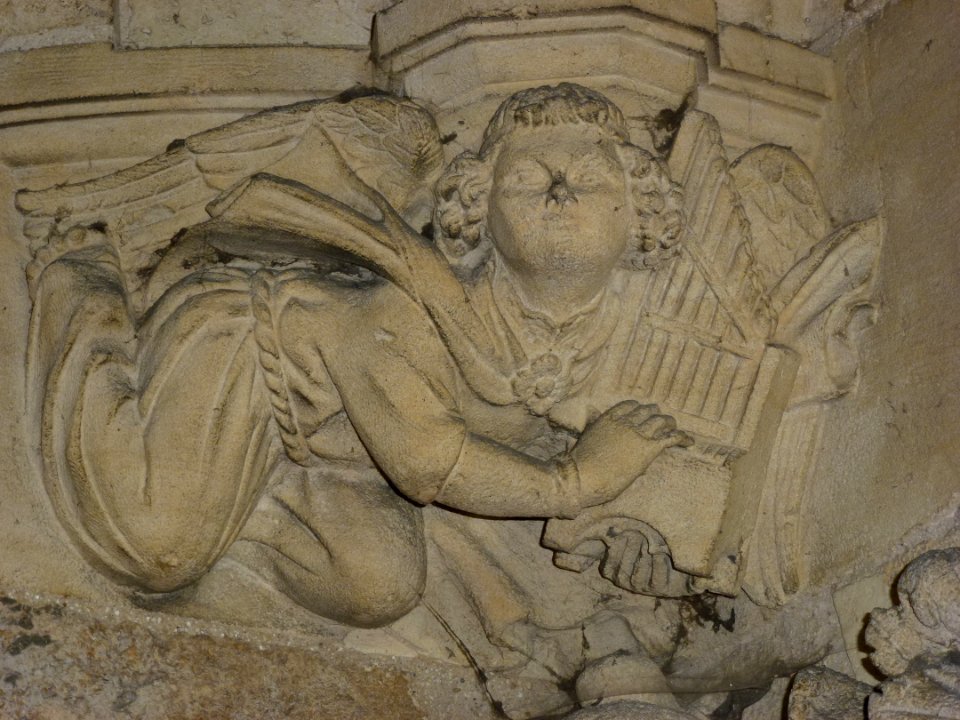 Attigny (Ardennes) Dôme de Charlemagne, sculpture