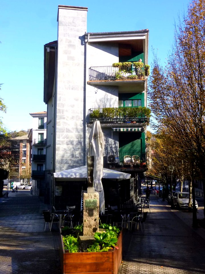 Astigarraga - Memorial de Tomás Alba Irazusta 1
