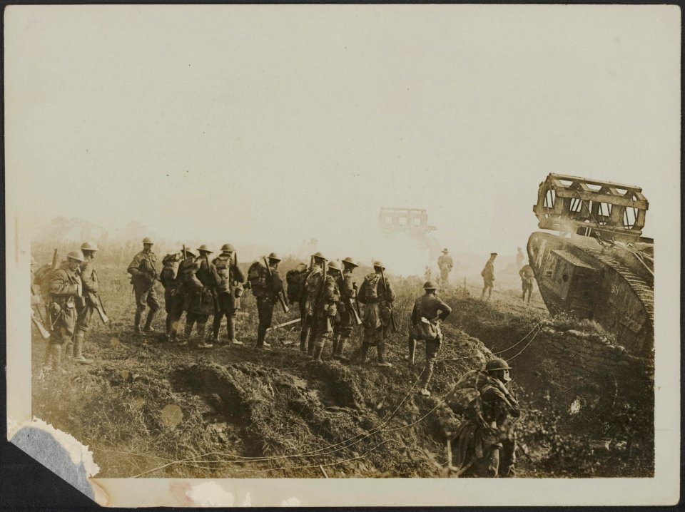 Attack of the Hindenburg Line. Tanks ... forward, Bestanddeelnr 158-2433