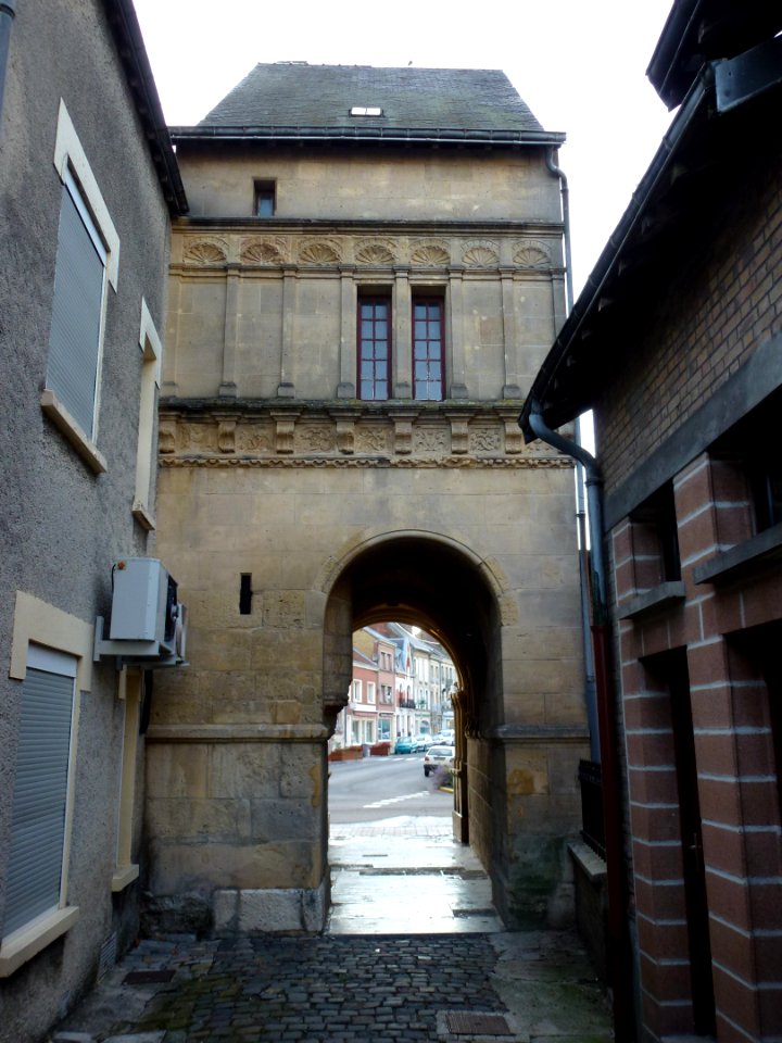 Attigny (Ardennes) Dôme de Charlemagne vue de l'ouest